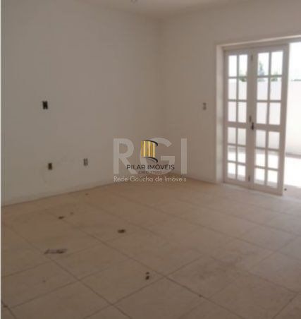 Casa Condominio em Porto Alegre, no bairro Vila Jardim, com 2 dormitório(s), e 2 banheiros, à venda.