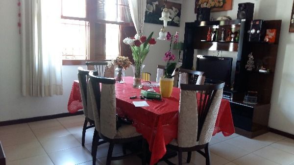 Casa para Venda - 128m², 2 dormitórios, 6 vagas - Medianeira
