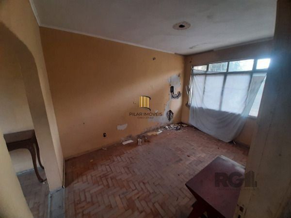 Casa em Porto Alegre, no bairro Cristal, com 4 dormitório(s), e 4 banheiros, à venda.
