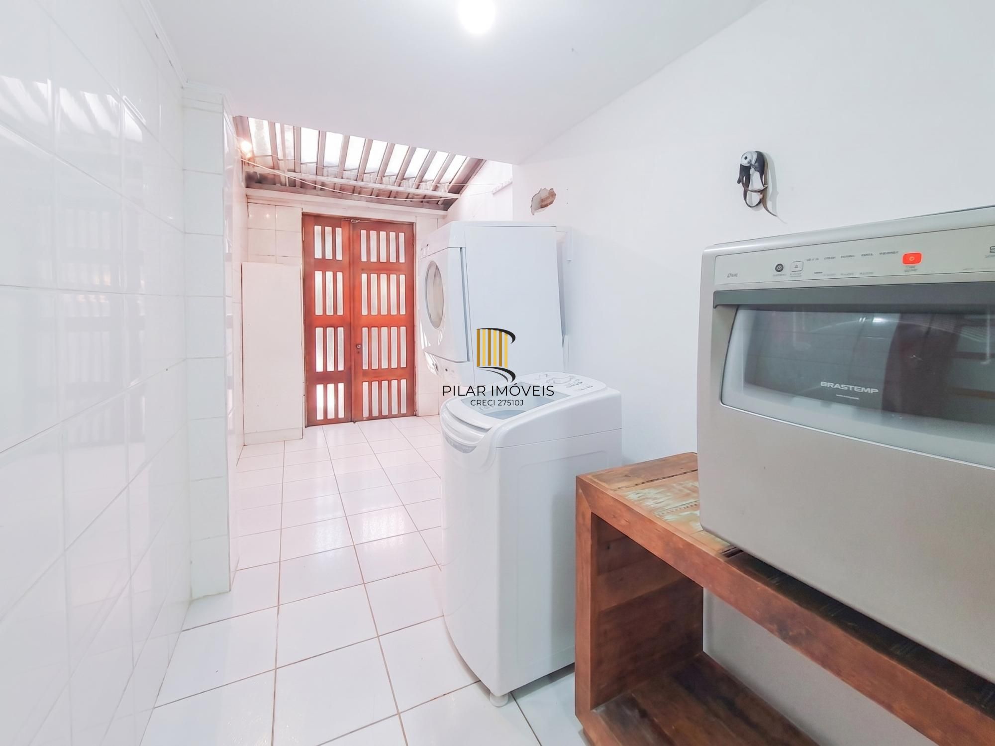 Casa em condomínio mobiliada, 3 dormitórios