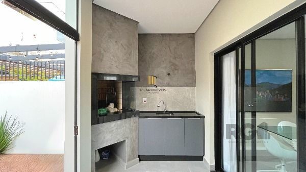 Casa 3 dormitórios no bairro Hípica
