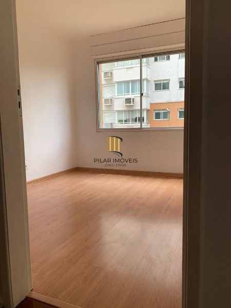 Apartamento em Porto Alegre, no bairro Tristeza, com 2 dormitório(s), e 2 banheiros, à venda.