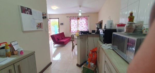 Casa em Porto Alegre, no bairro Hípica, com 2 dormitório(s), e 2 banheiros, à venda.