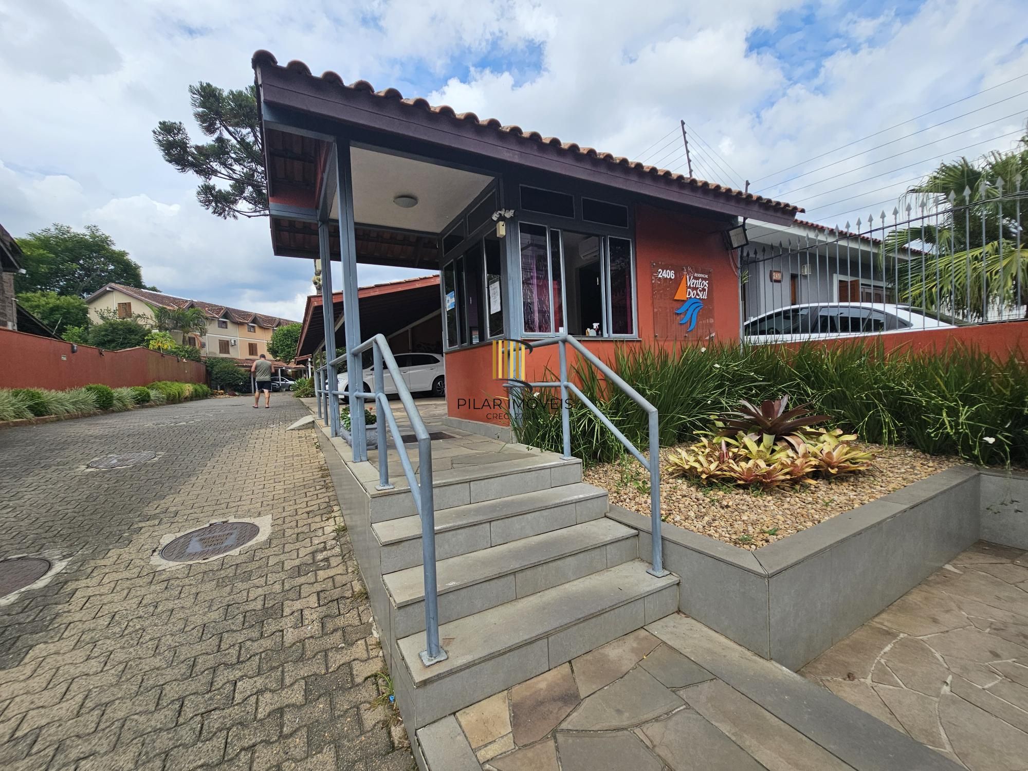 Casa 3 dormitórios em condomínio no bairro Camaquã, a 50 mts da Otto Niemayer.