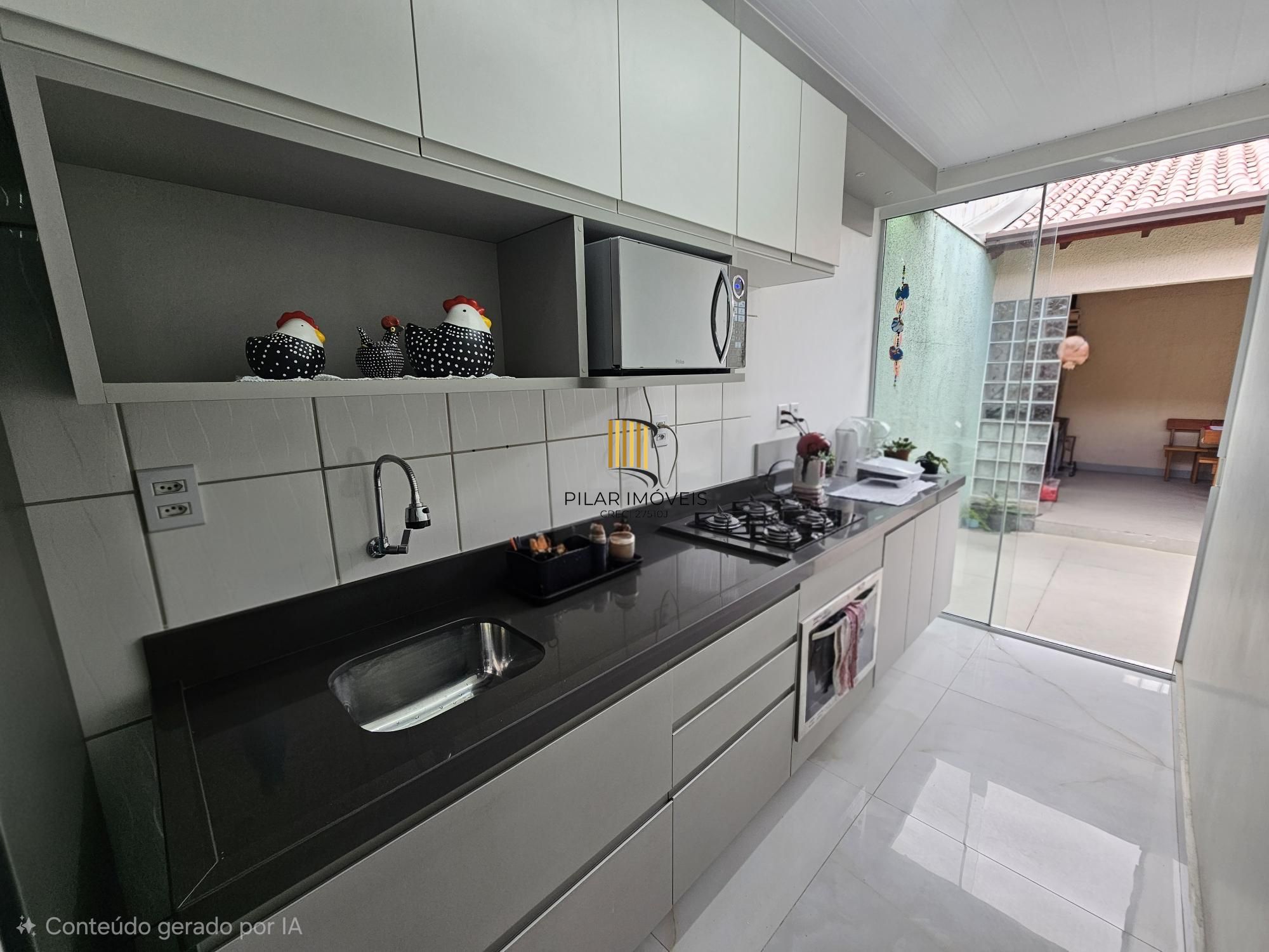 Casa 3 dormitórios 2 banheiros quiosque com churrasqueira cozinha gourmet moveis sob medida e garagem coberta na zona sul de Porto Alegre !