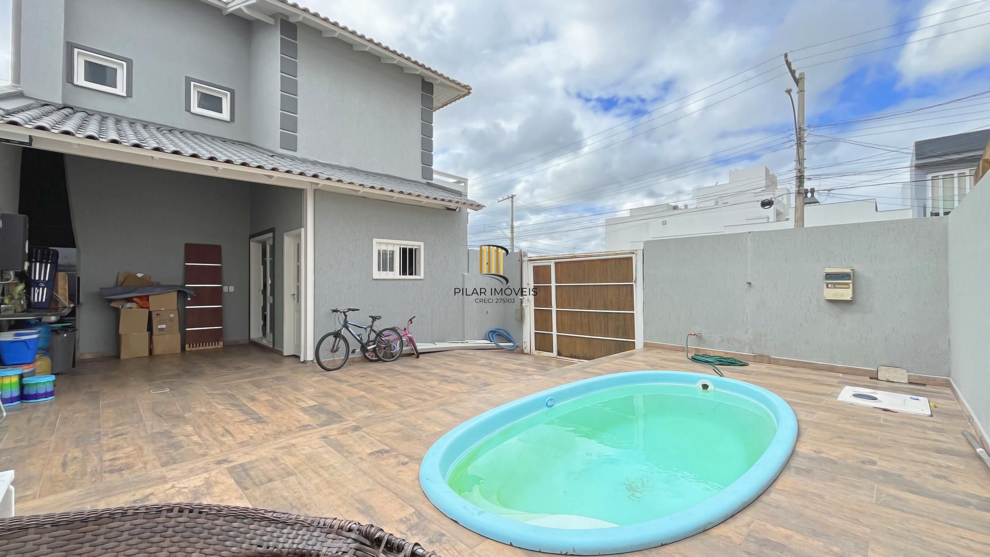 Casa 3 dormitórios no bairro Hípica