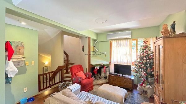Casa Condominio em Porto Alegre, no bairro Espírito Santo, com 3 dormitório(s), e 3 banheiros, à venda.