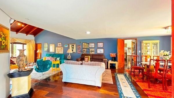 Casa em Porto Alegre, no bairro Ipanema, com 3 dormitório(s), à venda.