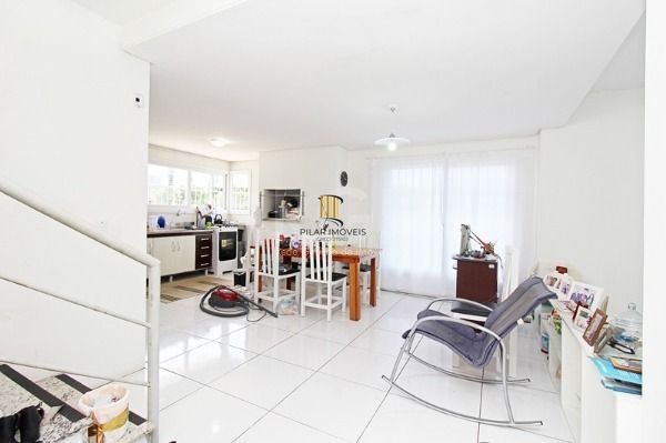 Casa em Porto Alegre, no bairro Aberta dos Morros, com 3 dormitório(s), e 3 banheiros, à venda.