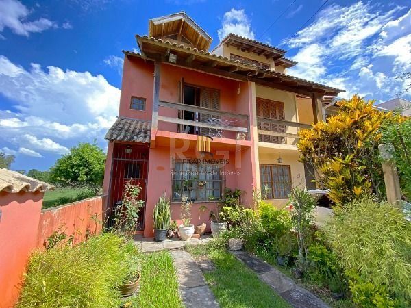 Casa em Porto Alegre, no bairro Hípica, com 2 dormitório(s), e 2 banheiros, à venda.