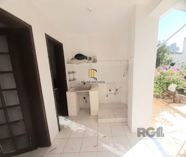 Casa Comercial em Porto Alegre, no bairro Tristeza, à venda.