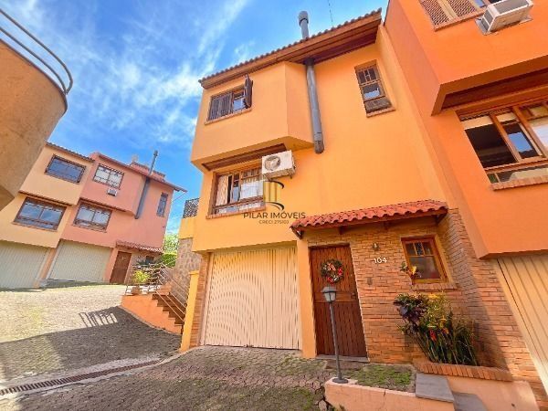 Casa Condominio em Porto Alegre, no bairro Espírito Santo, com 3 dormitório(s), e 3 banheiros, à venda.