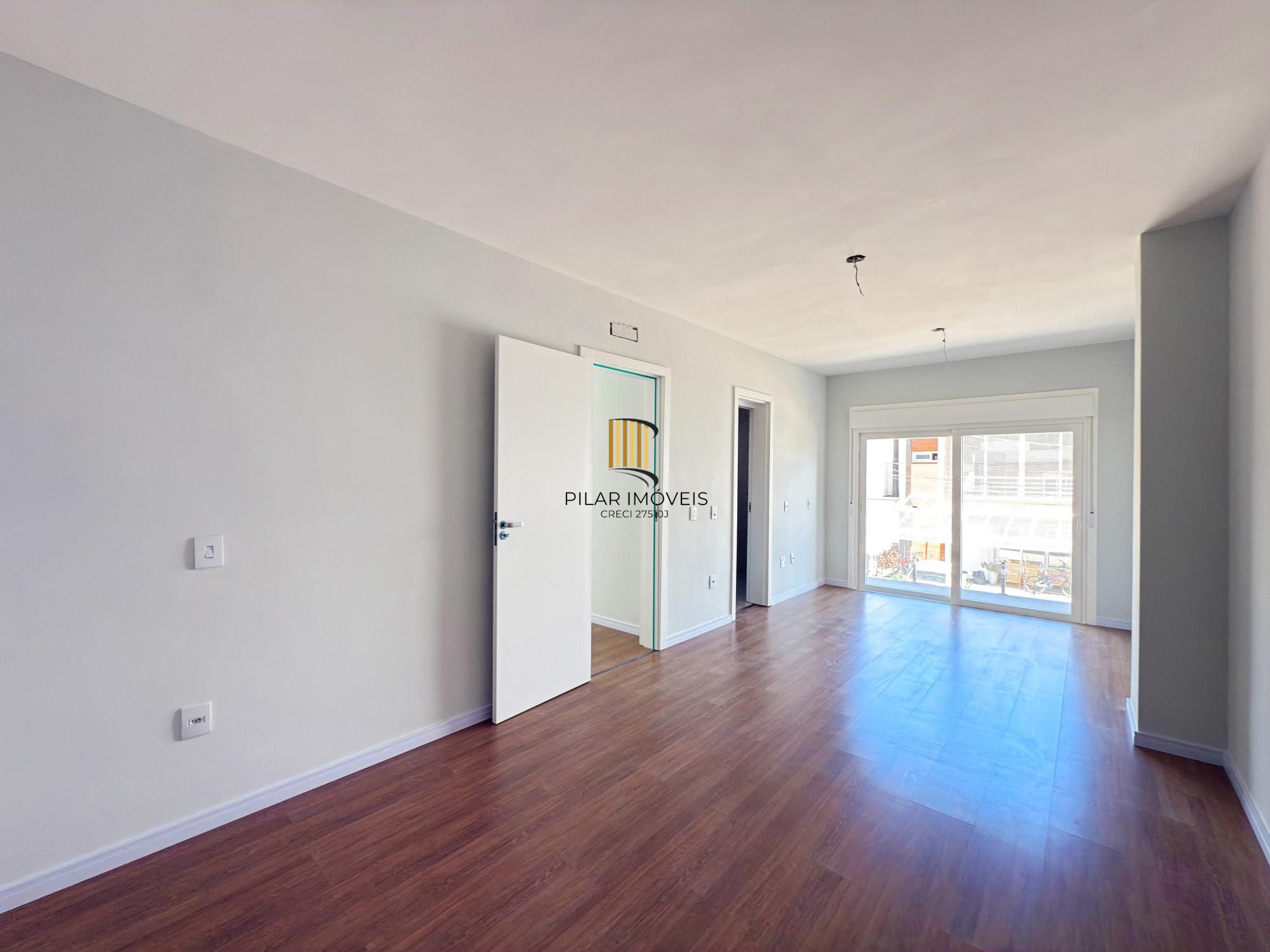 Casa 4 dormitórios( 1 dorm térreo) no Condomínio Villa Amalfi, na zona sul de Porto Alegre.