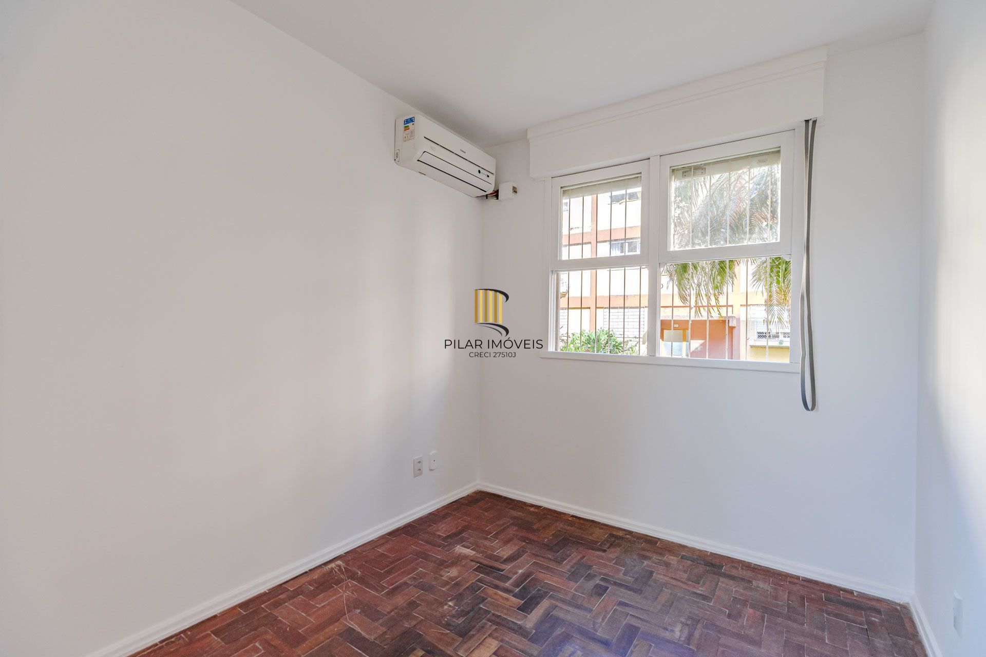 Apartamento com 2 dormitórios no Bairro Camaquã.