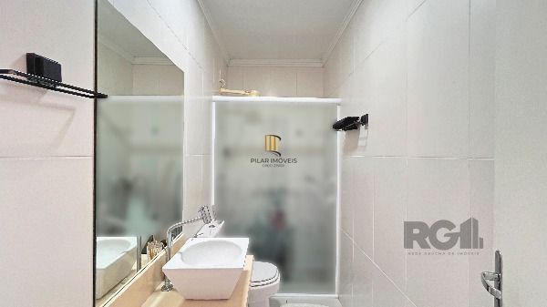 Casa em Porto Alegre, no bairro Hípica, com 3 dormitório(s), e 3 banheiros, à venda.