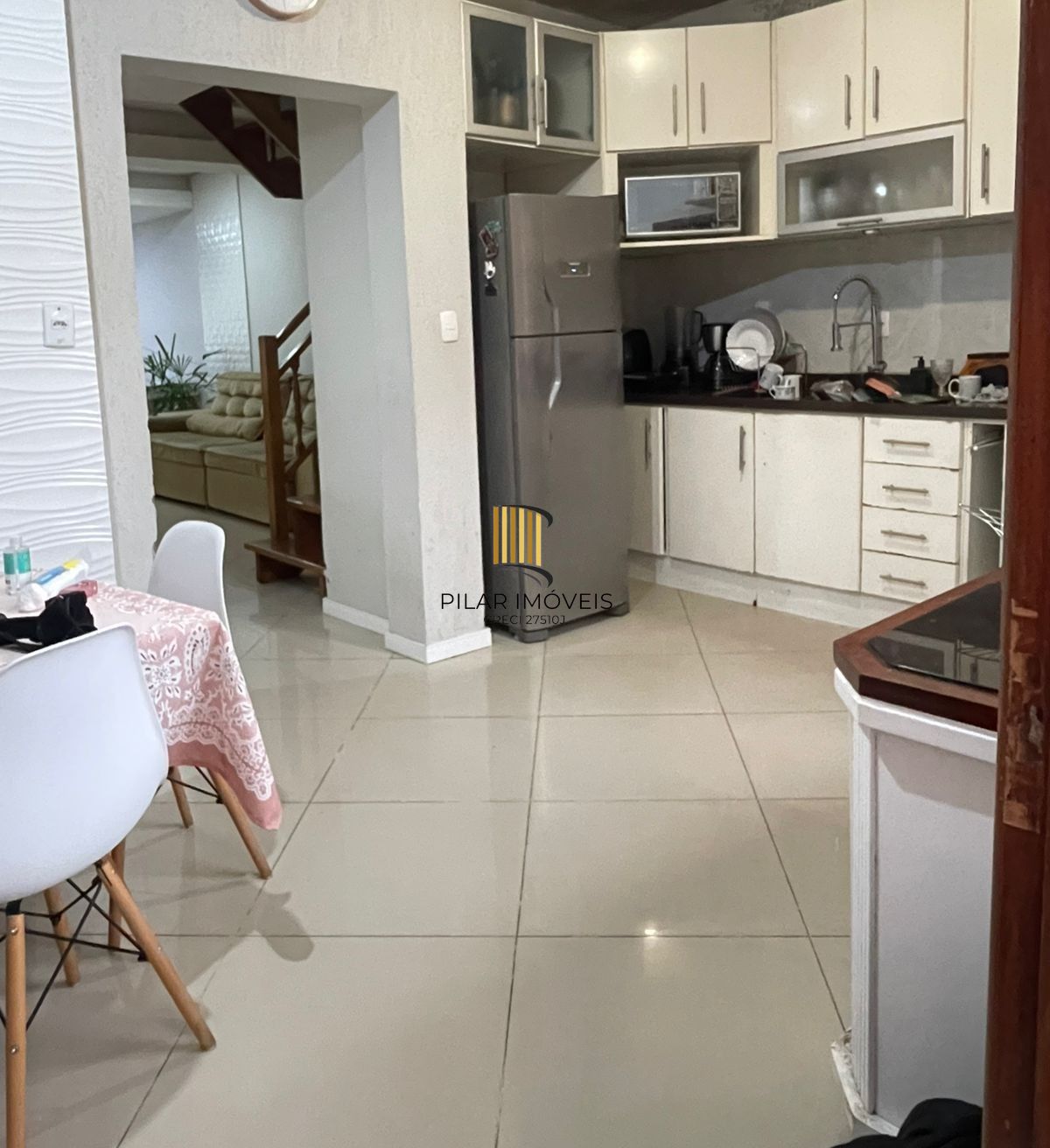 Lindo sobrado com 3 dormitórios á venda no bairro Hípica.