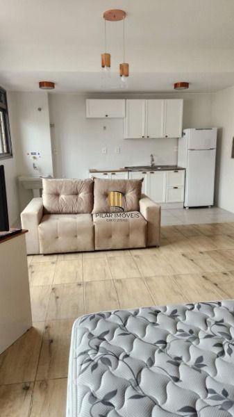 Studio em Porto Alegre, no bairro Tristeza, com 1 dormitório(s), e 1 banheiros, à venda.