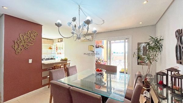 Casa Condominio em Porto Alegre, no bairro Vila Nova, com 3 dormitório(s), e 3 banheiros, à venda.