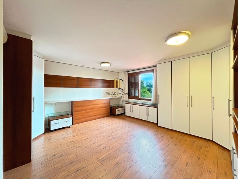 Terra Ville - Casa com 384 m² - fundo para o lago , semi mobiliada , com 3 suites e piscina .