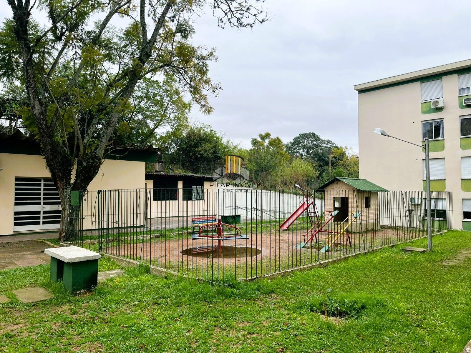 Apartamento 2 dormitórios, perto de todos recursos do bairro.