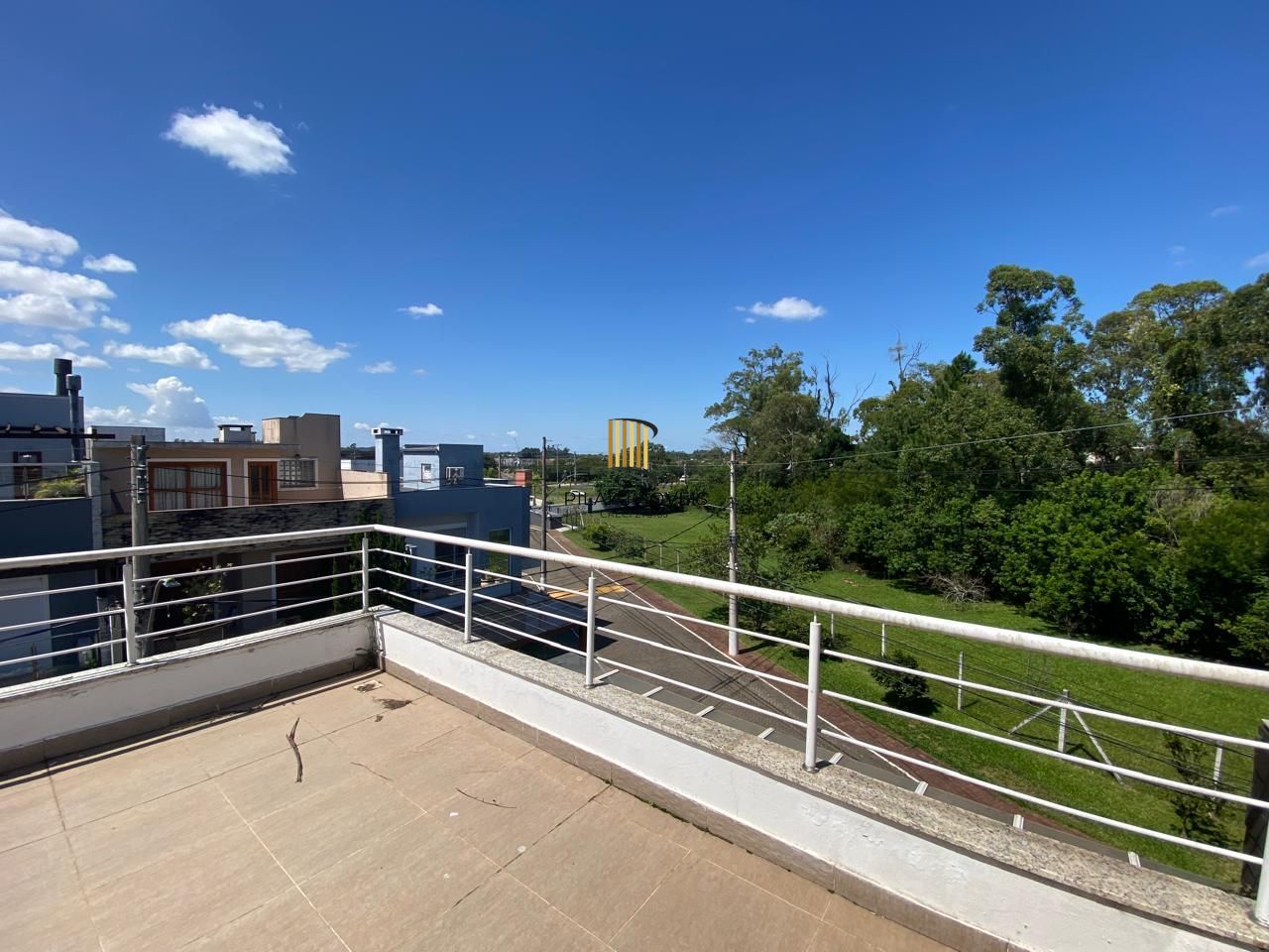 Casa em condomínio semimobiliada, no Lagos de Nova Ipanema