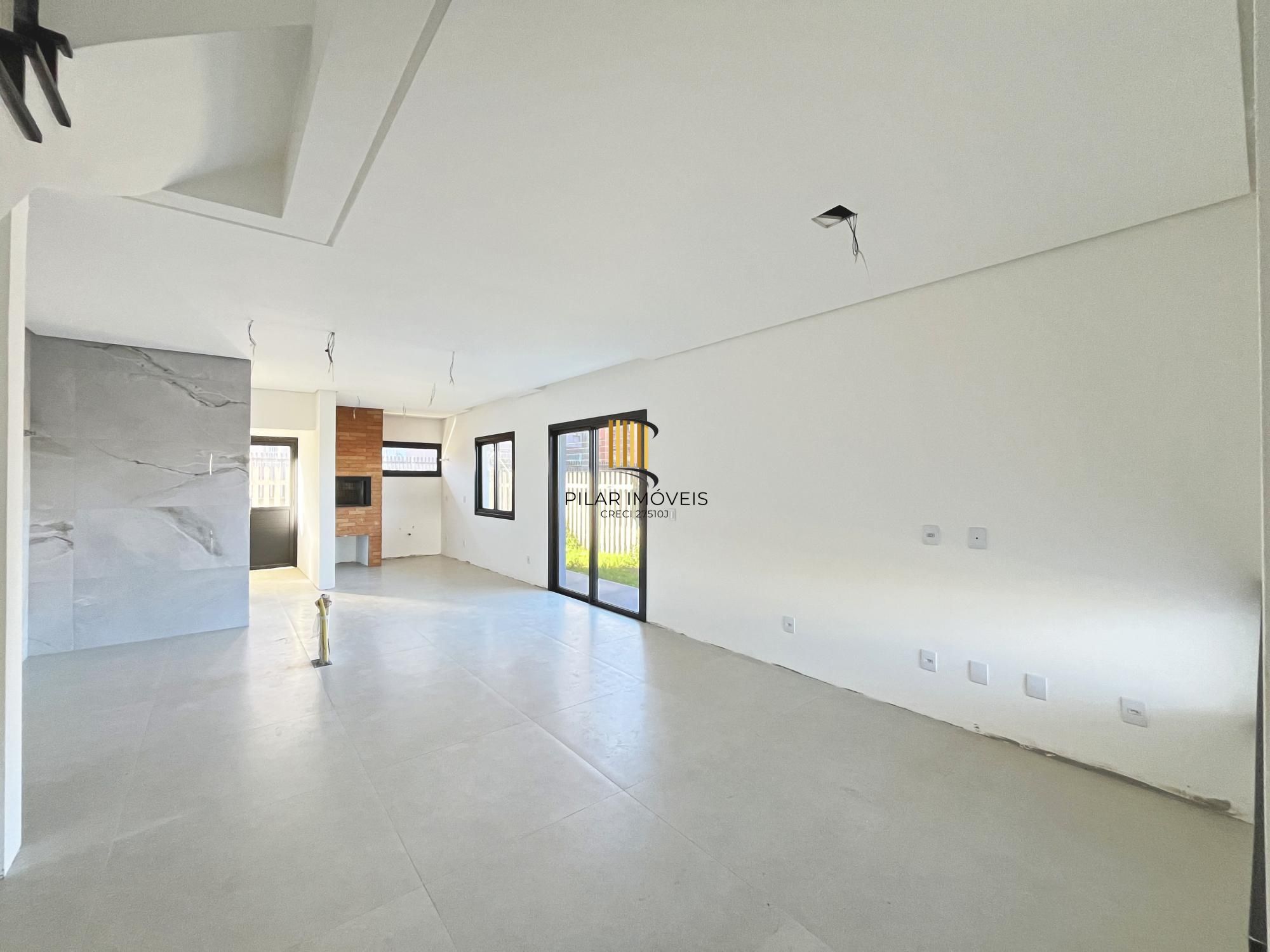Casa em Porto Alegre, no bairro Hípica, com 3 dormitório(s), e 3 banheiros, à venda.