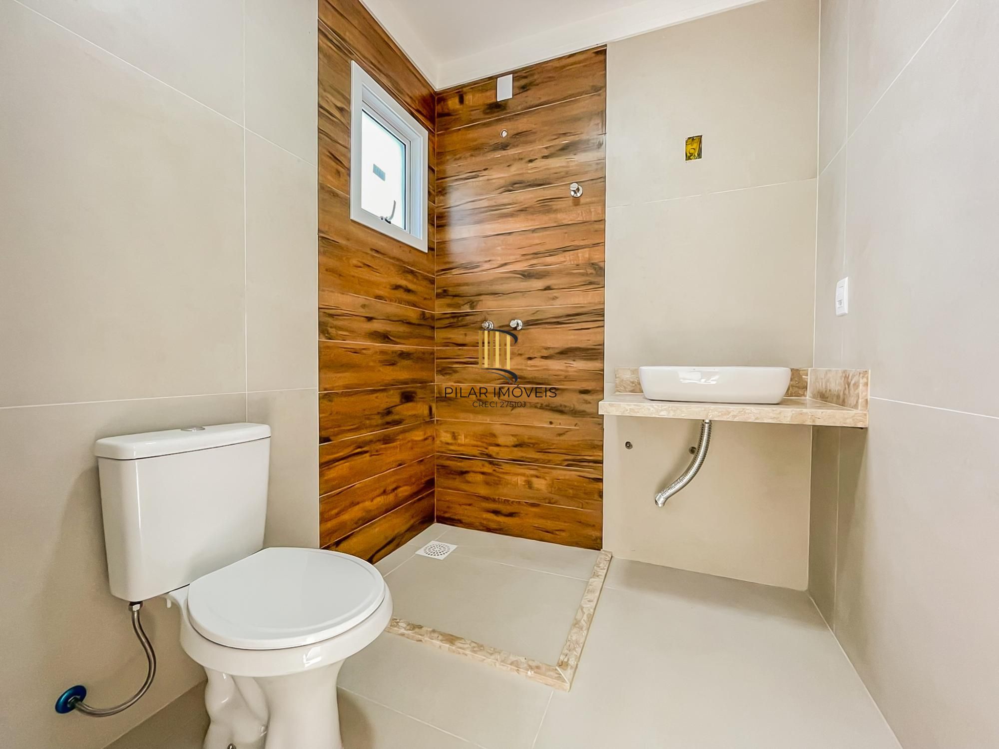 Residência com 3 dormitórios em excelente localização no bairro Hípica