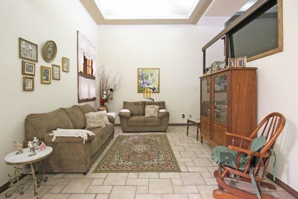 Casa em Porto Alegre, no bairro Floresta, com 3 dormitório(s), e 3 banheiros, à venda.