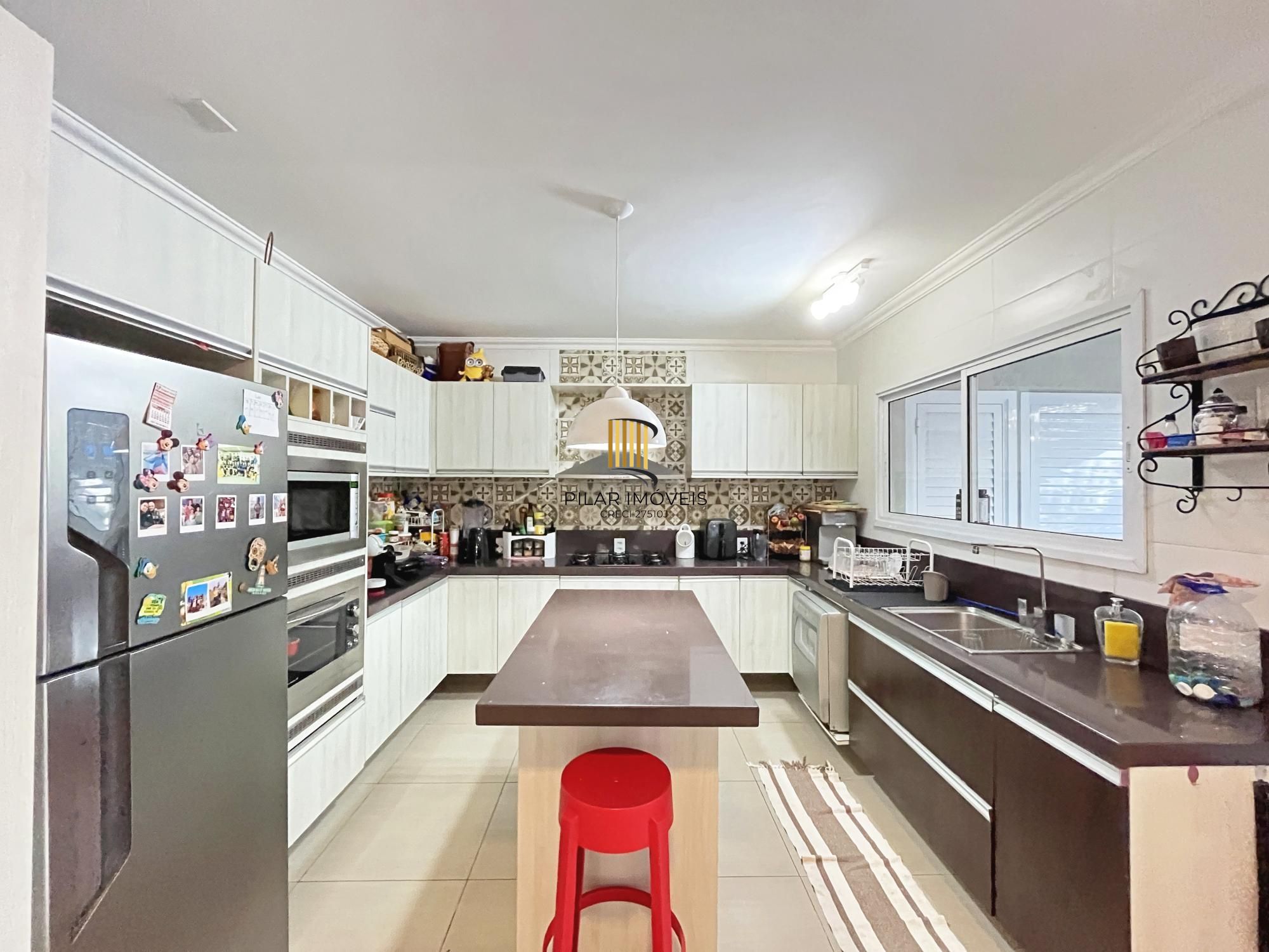 Casa para Venda - 270m², 3 dormitórios, sendo 1 suites, 2 vagas - Guarujá