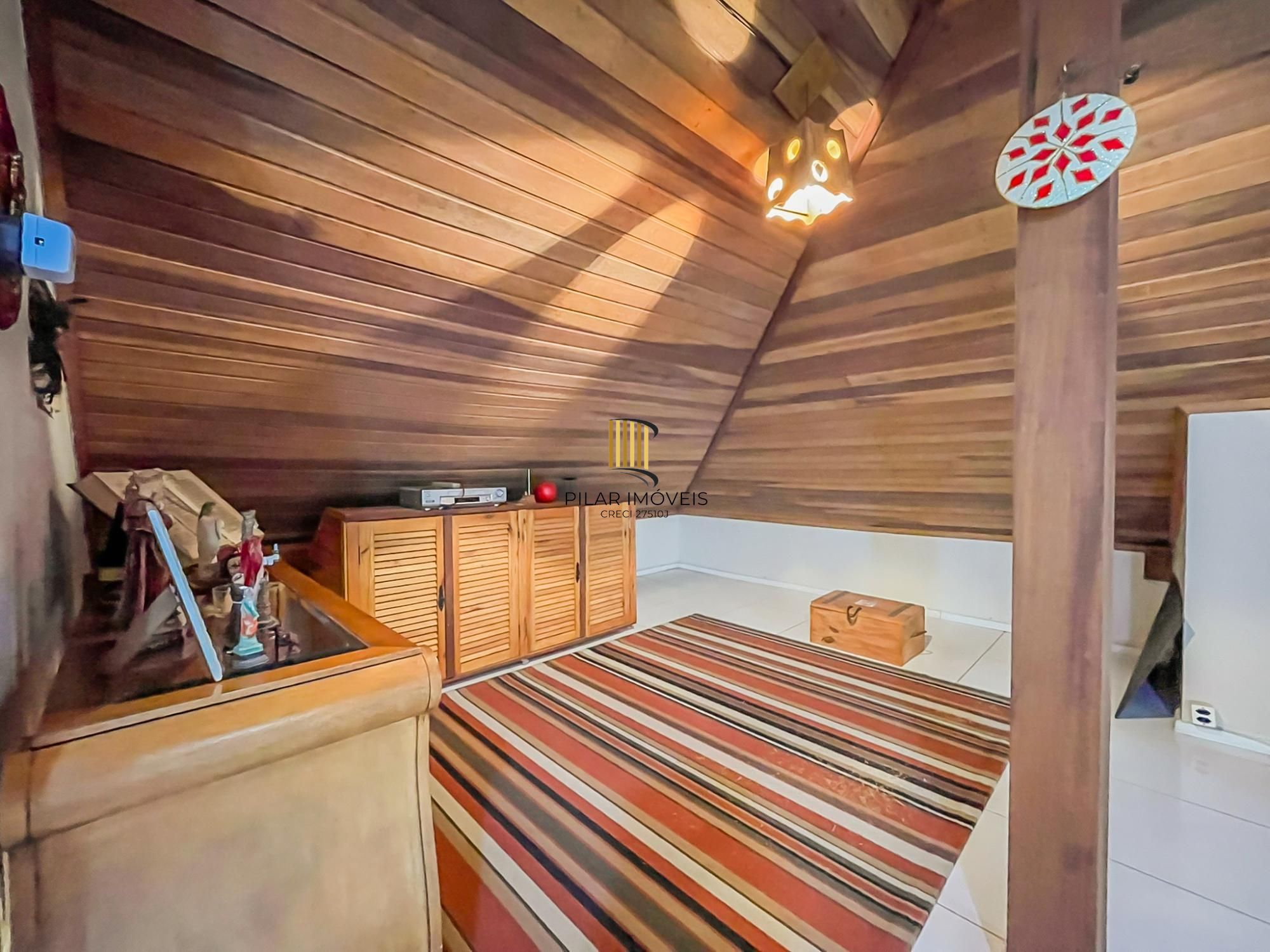 Casa 3 dormitórios no bairro Hípica