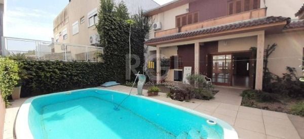Casa para Venda - 239m², 5 dormitórios, sendo 1 suites, 4 vagas - Hípica