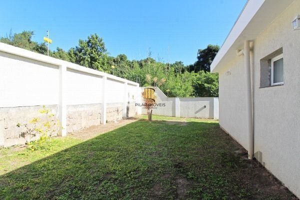 Casa em Porto Alegre, no bairro Espírito Santo, com 3 dormitório(s), e 3 banheiros, à venda.