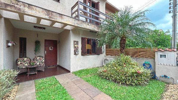Casa em Porto Alegre, no bairro Hípica, com 3 dormitório(s), e 3 banheiros, à venda.