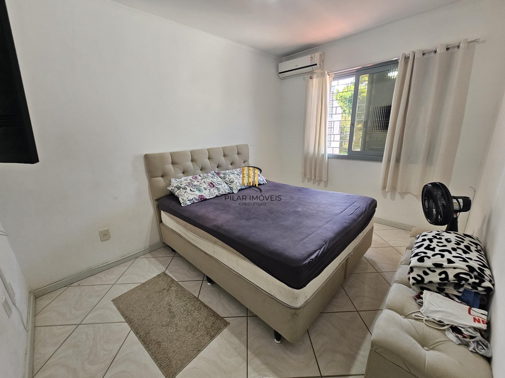 Casa com piscina terreno 10x30 zona sul de Porto Alegre