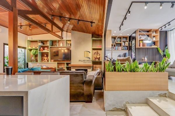 Casa em Porto Alegre, no bairro Tristeza, com 2 dormitório(s), e 2 banheiros, à venda.