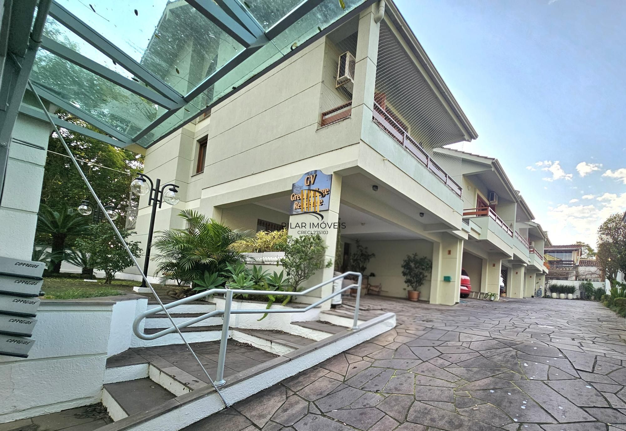 Casa 3 dormitórios + sótão em condomínio Jardim Isabel bairro Ipanema !