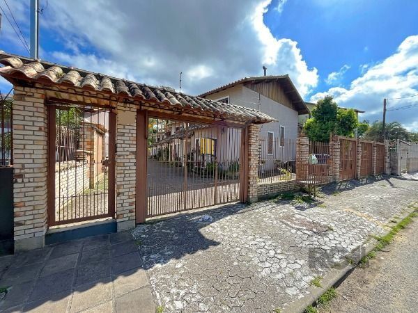 Casa Condominio em Porto Alegre, no bairro Ipanema, com 3 dormitório(s), e 3 banheiros, à venda.