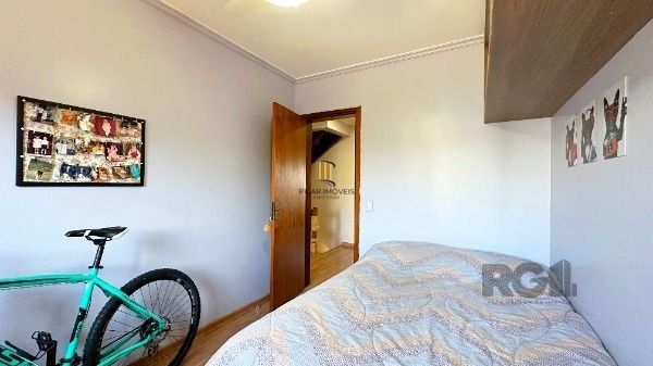 Casa em Porto Alegre, no bairro Espirito Santo, com 3 dormitório(s), e 3 banheiros, à venda.