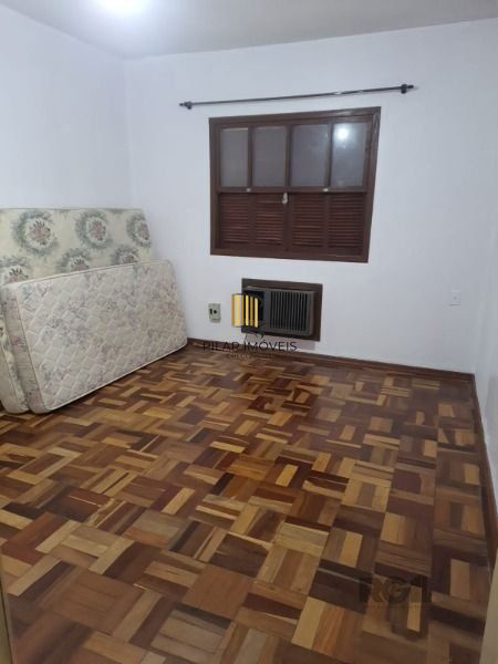 Casa em Porto Alegre, no bairro Vila Nova, com 4 dormitório(s), e 4 banheiros, à venda.