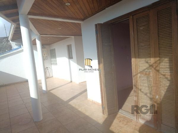 Casa em Porto Alegre, no bairro Restinga, com 4 dormitório(s), e 4 banheiros, à venda.