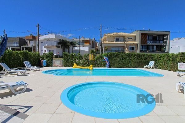 Casa Condominio em Porto Alegre, no bairro Hípica, com 3 dormitório(s), e 3 banheiros, à venda.