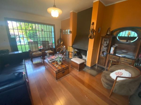 Casa para Venda - 301m², 4 dormitórios, sendo 1 suites, 2 vagas - Bom Jesus