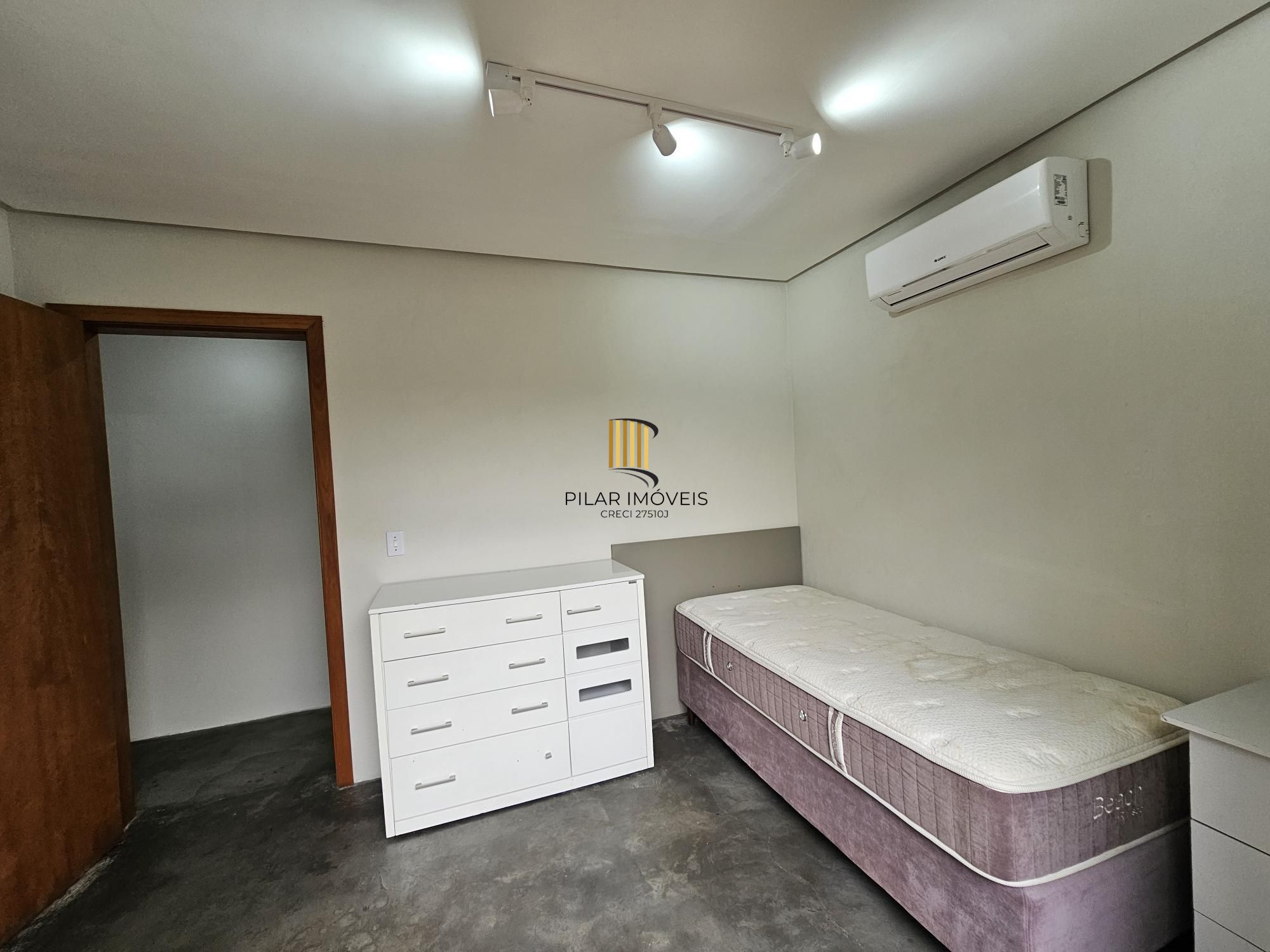 Casa térrea mobiliada 2 suítes com ar condicionado, churrasqueira, lareira  e pátio próximo ao Zaffari da Hípica !