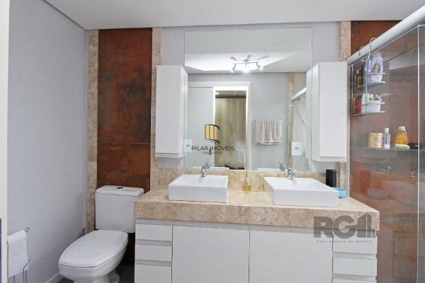 Casa em Porto Alegre, no bairro Hípica, com 3 dormitório(s), e 3 banheiros, à venda.