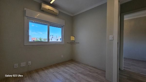 Casa em Porto Alegre, no bairro Hipica, com 3 dormitório(s), e 3 banheiros, à venda.