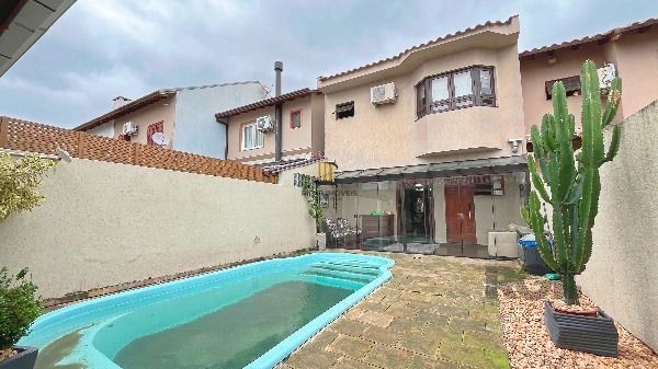 Casa em Porto Alegre, no bairro Hípica, com 3 dormitório(s), e 3 banheiros, à venda.