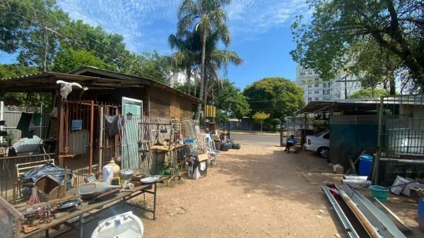 Terreno em Porto Alegre, no bairro Cristal, à venda.