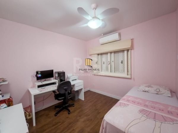 Casa em Porto Alegre, no bairro Vila Conceição, com 3 dormitório(s), e 3 banheiros, à venda.