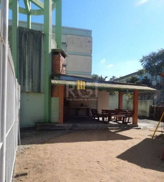 Apartamento em Porto Alegre, no bairro Cristal, com 2 dormitório(s), e 2 banheiros, à venda.