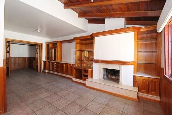 Casa em Porto Alegre, no bairro Ipanema, com 3 dormitório(s), e 3 banheiros, à venda.
